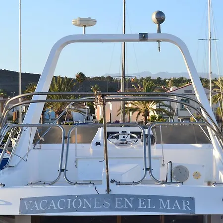 Botel Yacht Xperience Pasito Blanco