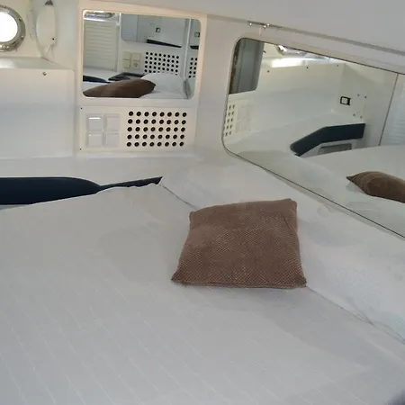 Botel Yacht Xperience Pasito Blanco