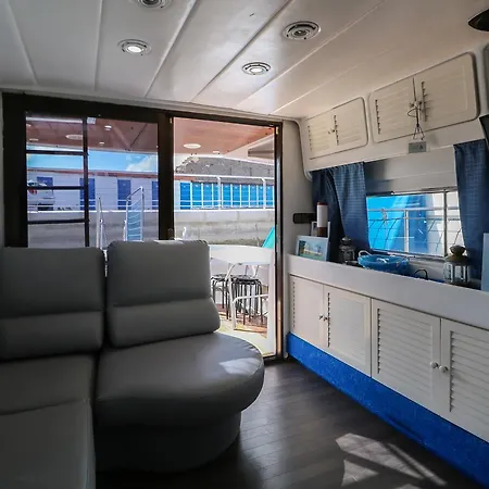Botel Yacht Xperience *